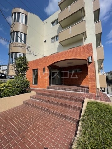 21/22 エントランス