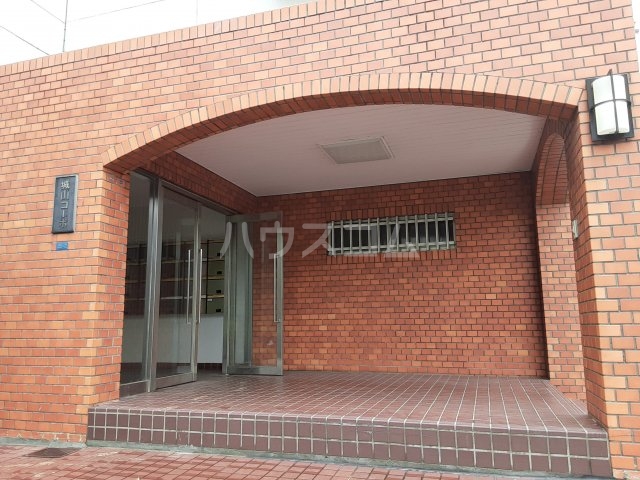 23/25 エントランス