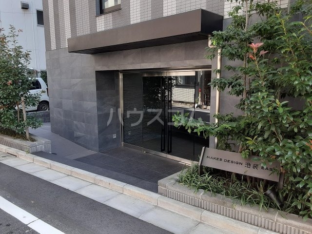 18/27 エントランス