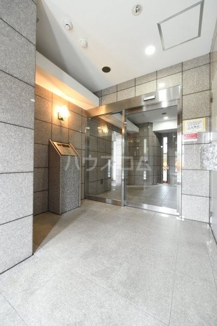 23/25 エントランス