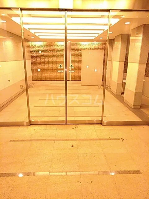 27/30 エントランス