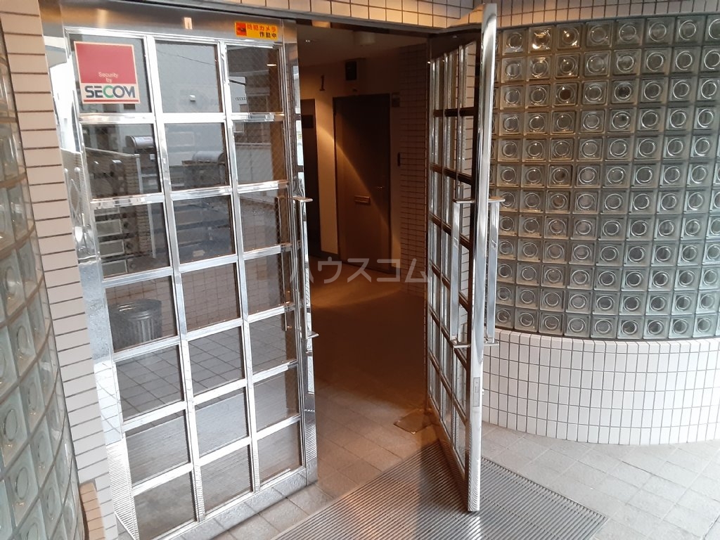 26/30 エントランス