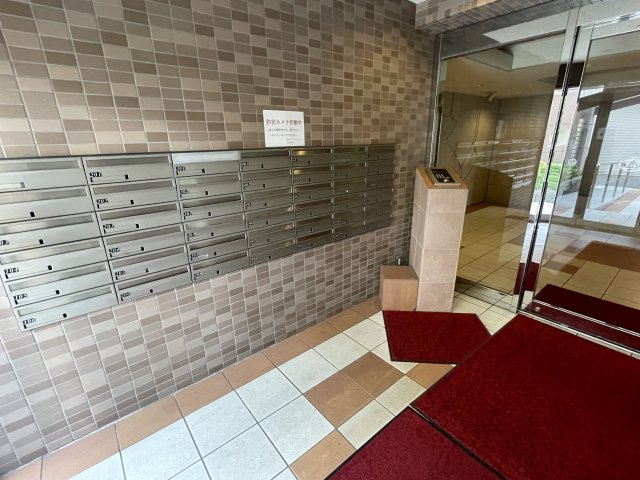 20/23 エントランス