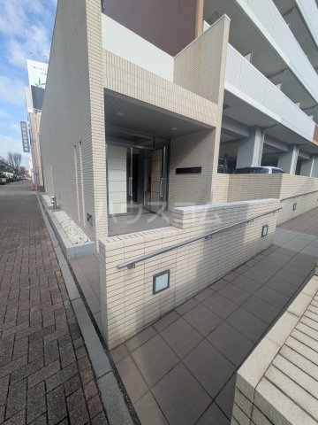 27/30 エントランス