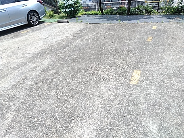 18/27 駐車場