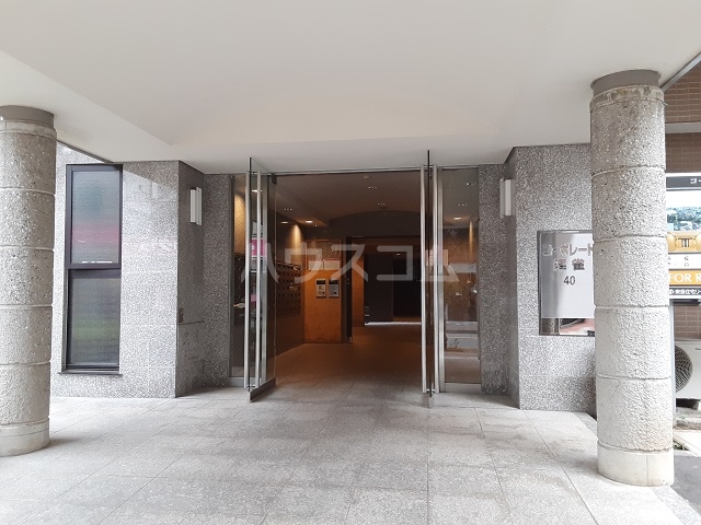 23/30 エントランス