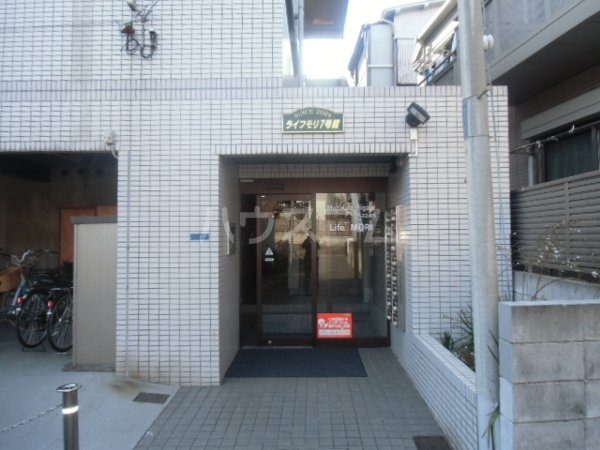 22/30 エントランス