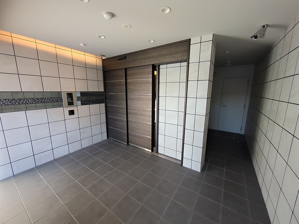 28/30 エントランス