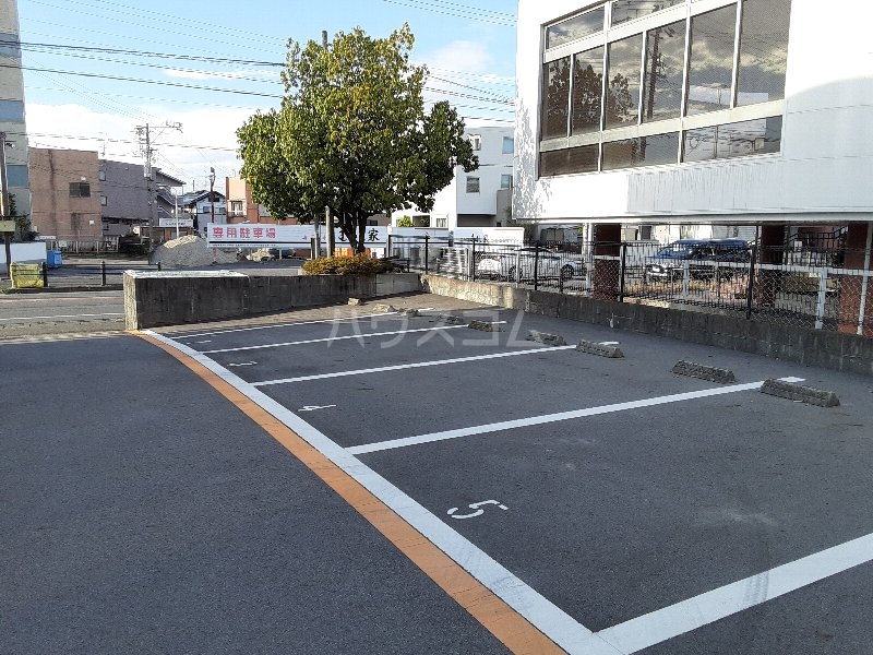 28/30 駐車場