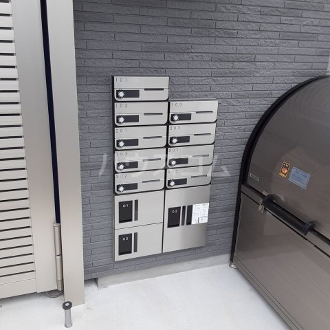 23/28 エントランス