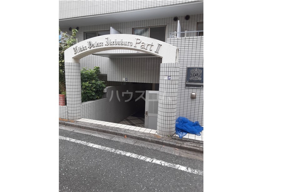 18/24 エントランス