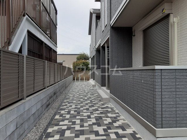 28/30 エントランス