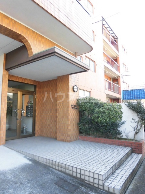 15/23 エントランス