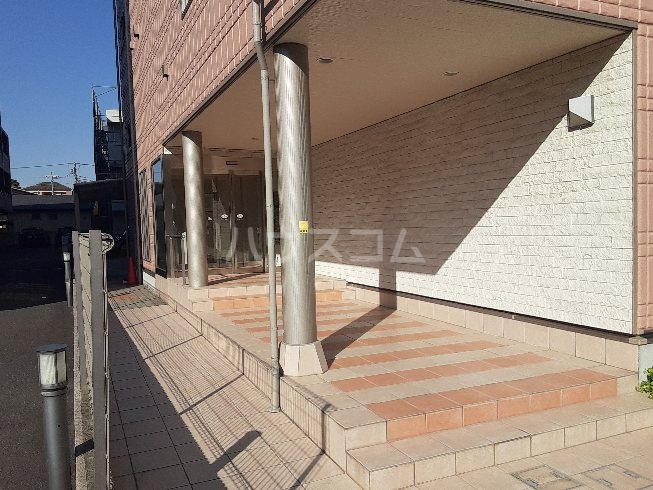 19/23 エントランス