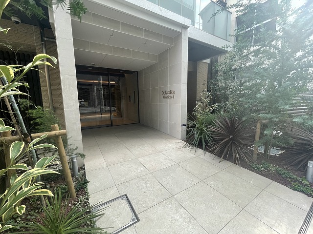 26/30 エントランス