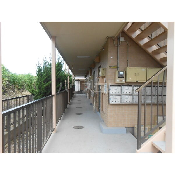 19/30 エントランス