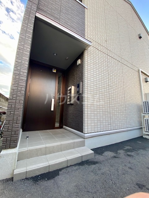 26/27 エントランス