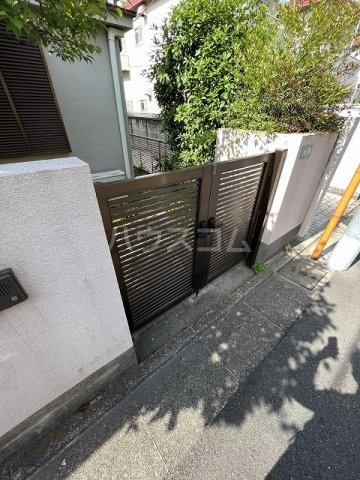 26/30 エントランス