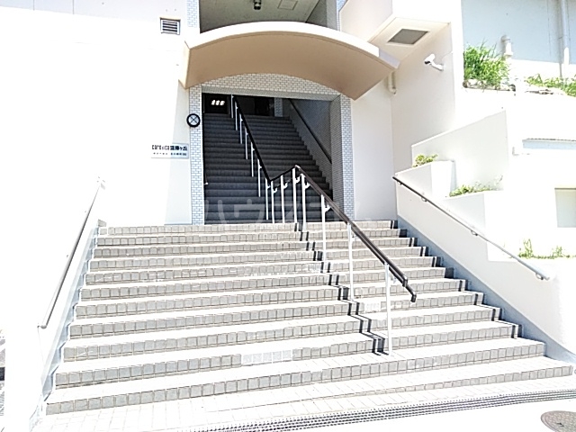 28/30 エントランス