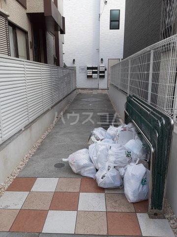 21/26 エントランス