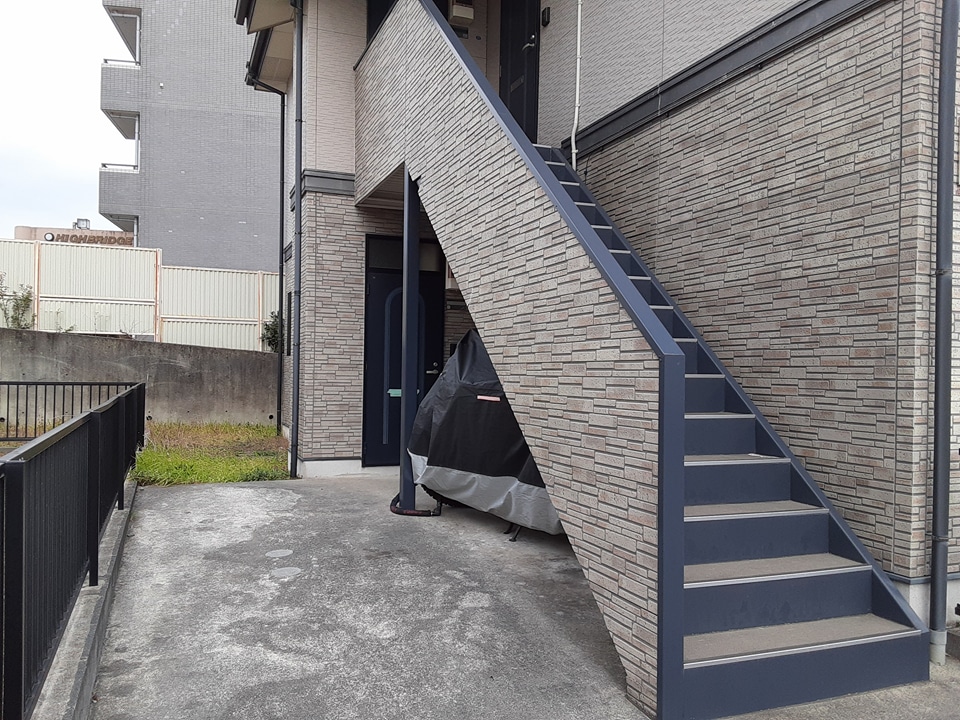 26/27 エントランス