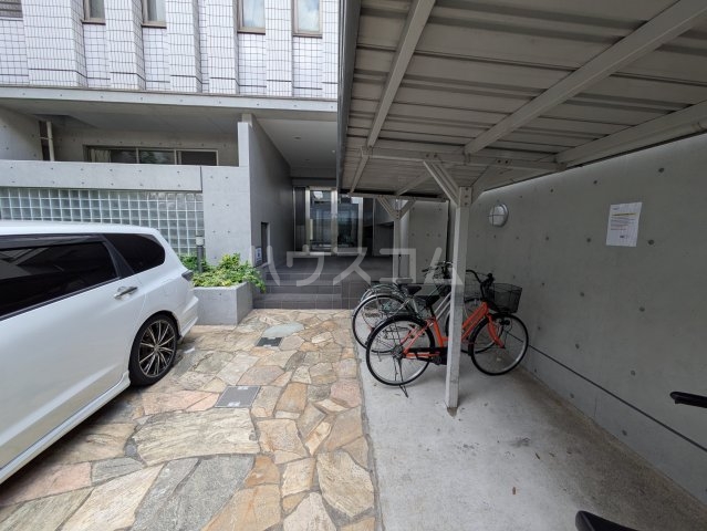 22/30 エントランス