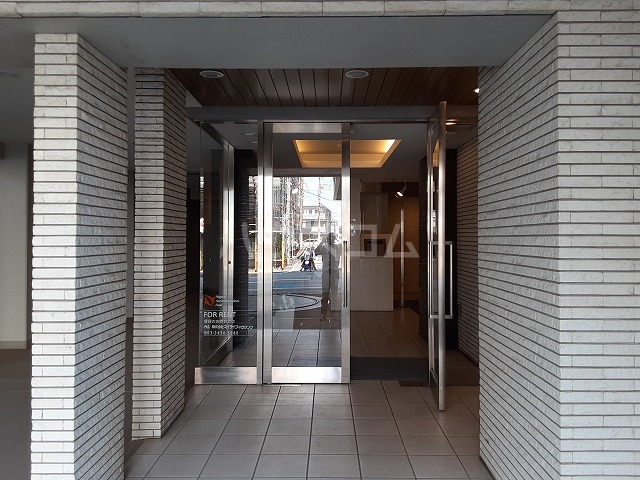 28/30 エントランス