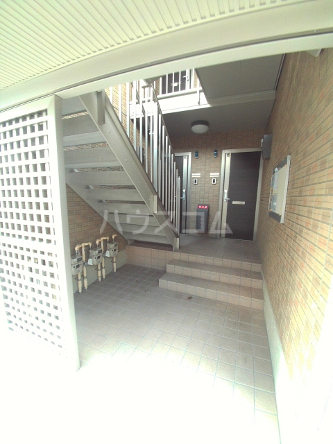 21/30 エントランス