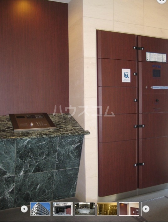 18/28 エントランス