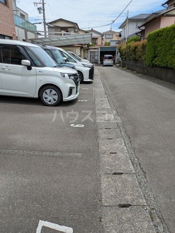 2/2 駐車場