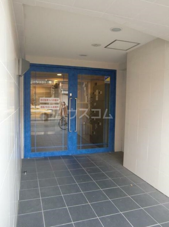 23/25 エントランス