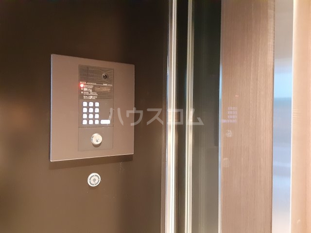 28/30 エントランス