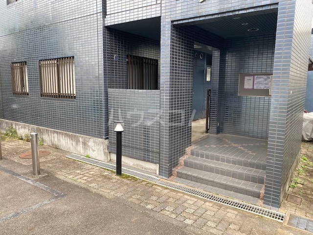 24/26 エントランス