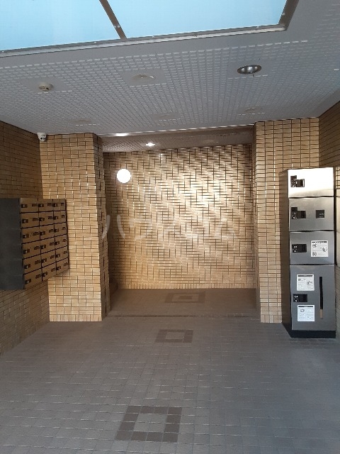 21/27 エントランス