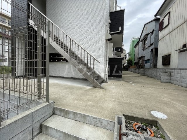 23/30 エントランス