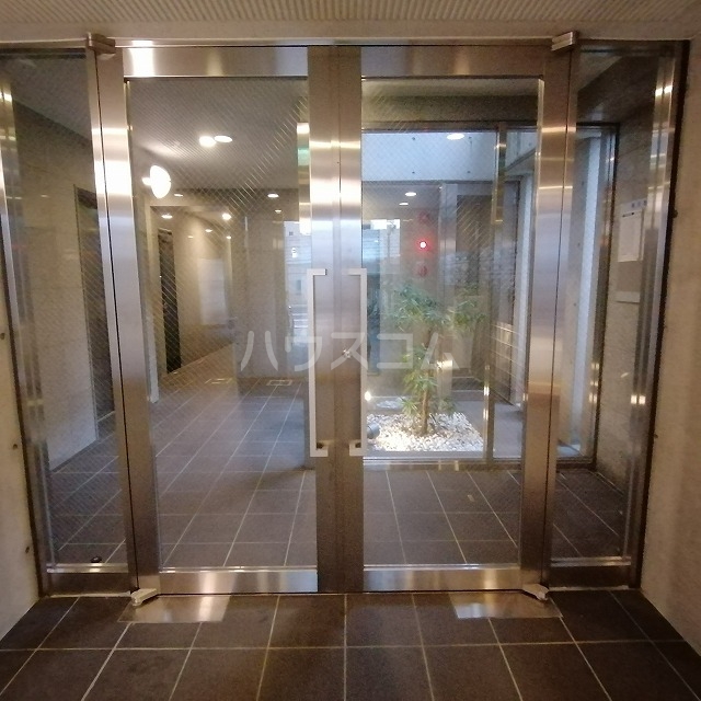 26/30 エントランス