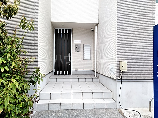 23/26 エントランス