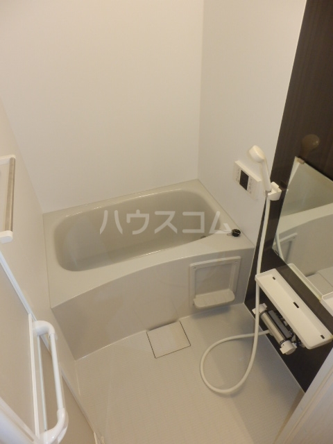 13/27 浴室