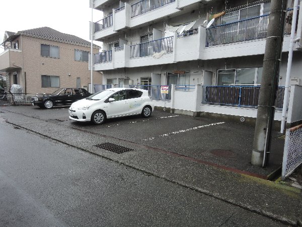22/28 駐車場