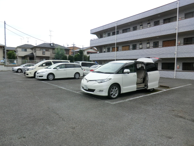 18/28 駐車場
