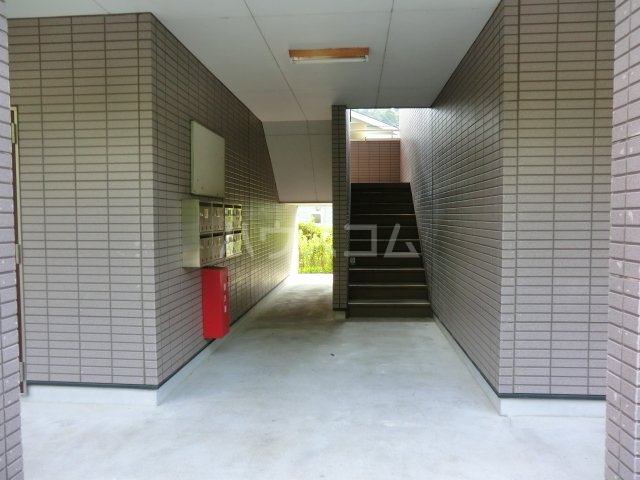 18/21 エントランス