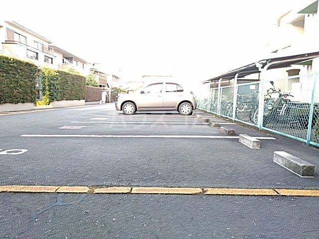 23/30 駐車場