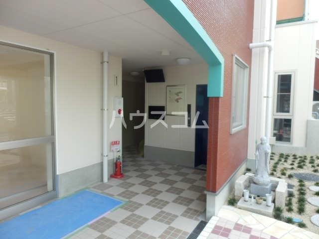 24/30 エントランス