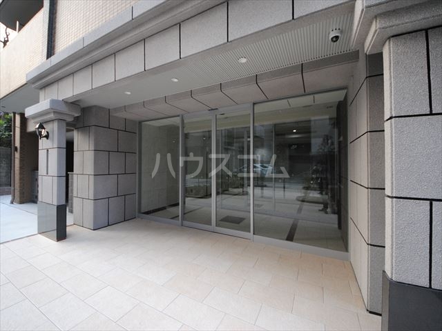 23/25 エントランス