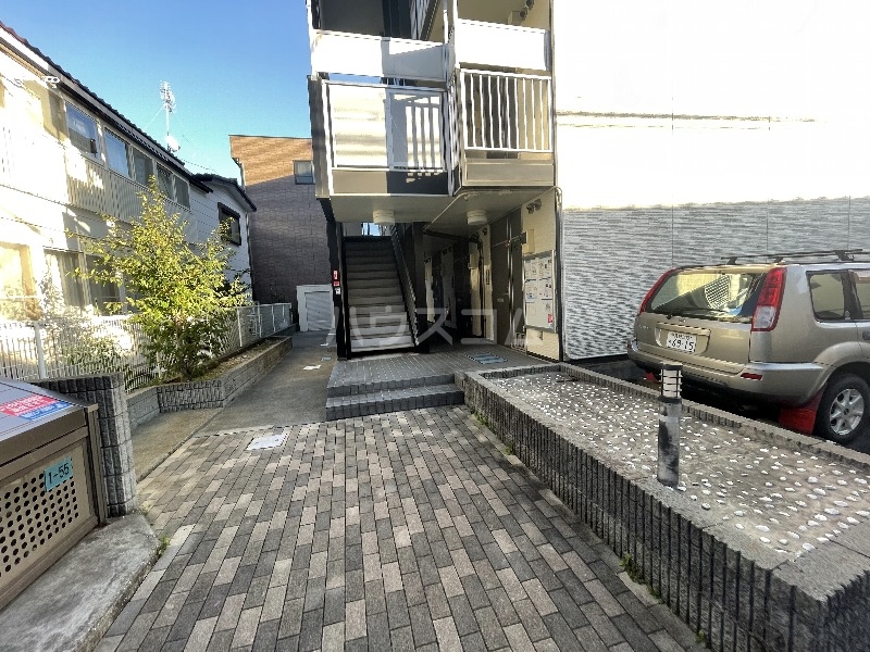 21/27 エントランス