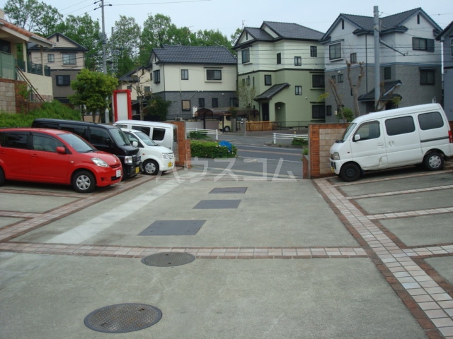 2/6 駐車場