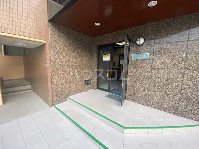 21/28 エントランス