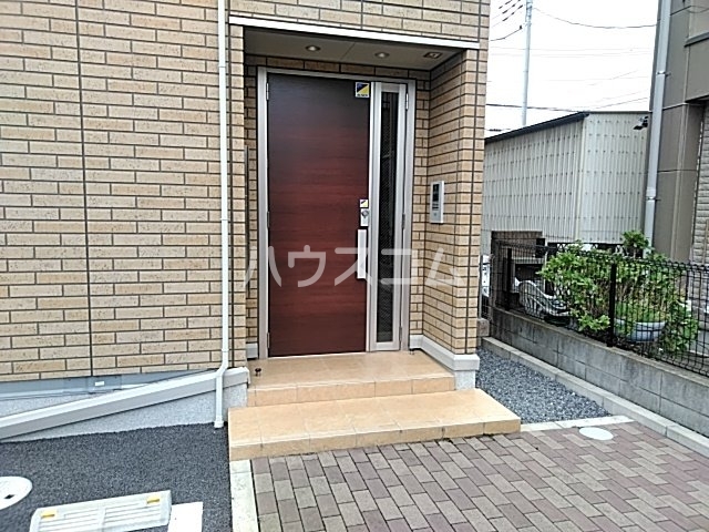 22/27 エントランス