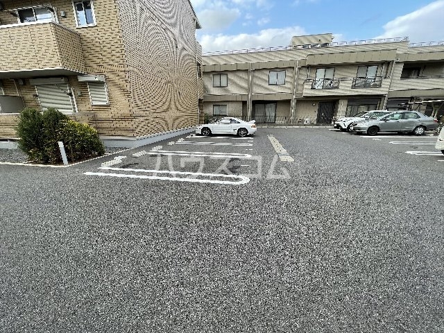 23/27 駐車場