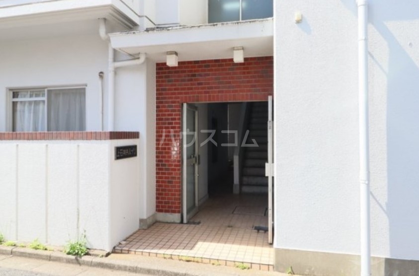 14/18 エントランス